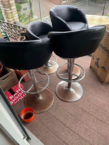 Photo of free High stools and table (East Dulwich) #4
