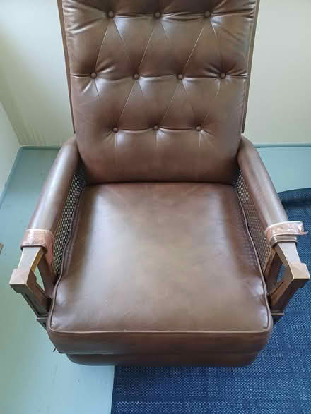 Photo of free Vintage Recliner (Poughkeepsie (off Hooker)) #4