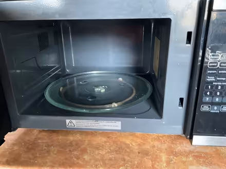 Photo of free 900w microwave (Coppull, PR7) #1