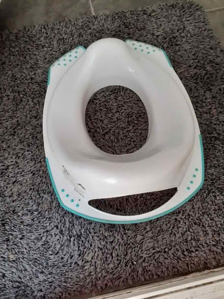 Photo of free Toilet seat. (Bexhill TN39) #1