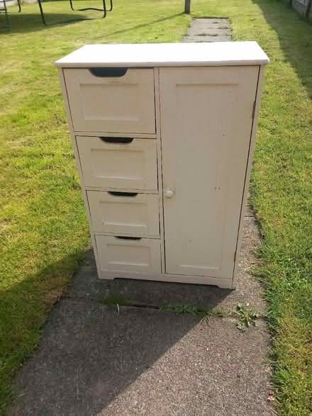 Photo of free White unit (Fulwood) #1