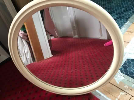 Photo of free Round mirror (LD1) #1