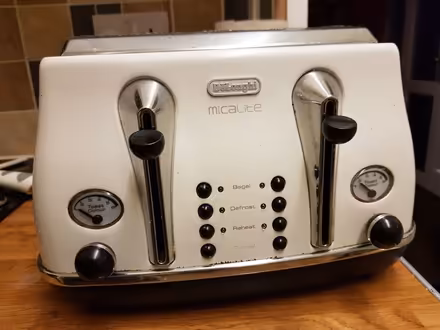 Photo of free DeLonghi micalite 4 slice toaster (Abington) #2