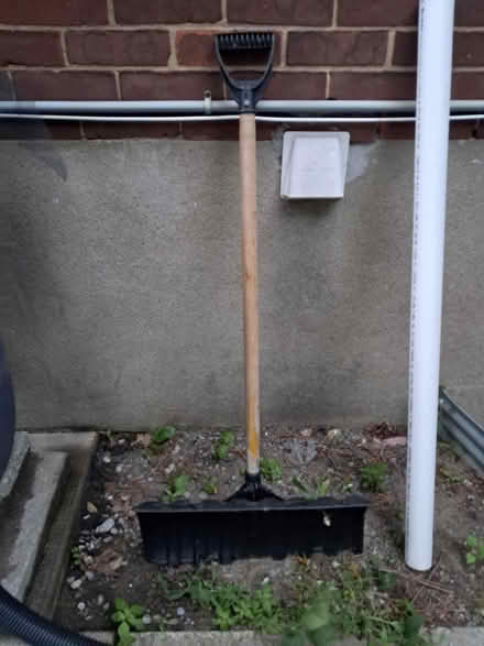 Photo of free shovel handles (Hickory St. & Breezehill Av S) #1