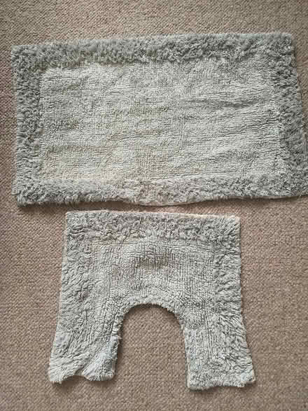Photo of free Bathroom rug set (Forest Hill) #1