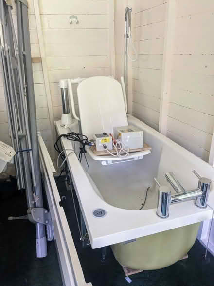 Photo of free Fully functional Gainsbourgh Bath with transfer chair (Inverleith EH3) #2