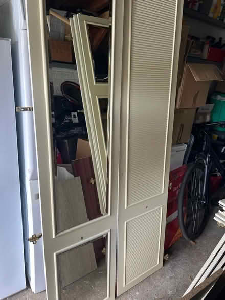 Photo of free Schrieber fitted wardrobe doors (Molesey KT8) #3