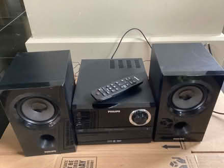 Photo of free CD player/radio with 2 speakers. Philips (Rodborough GL5) #1