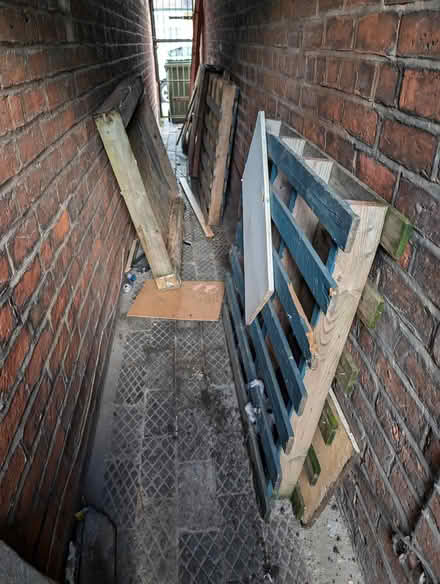 Photo of free 5/6 pallets (WV3) #1