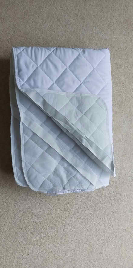 Photo of free White quilted mattress topper for double bed (Sutton Coldfield B73) #1