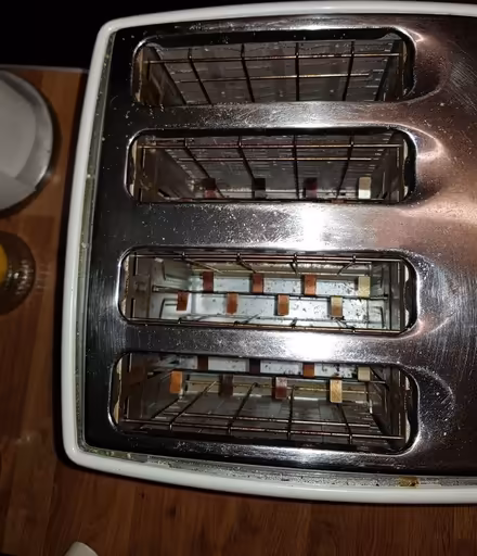Photo of free DeLonghi micalite 4 slice toaster (Abington) #4