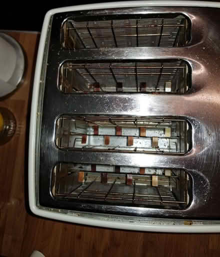 Photo of free DeLonghi micalite 4 slice toaster (Abington) #4