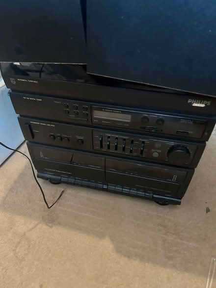 Photo of free Hi fi system (Rainham ME8) #2