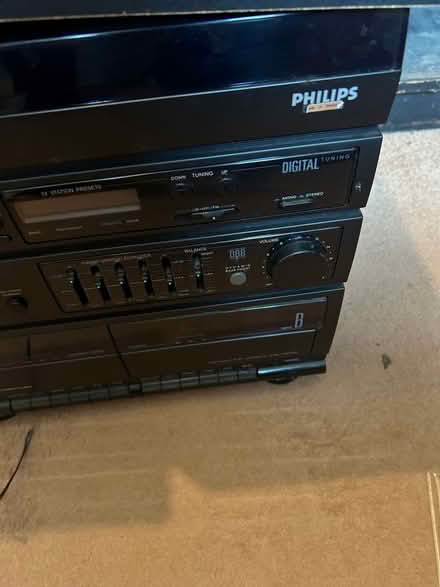Photo of free Hi fi system (Rainham ME8) #1
