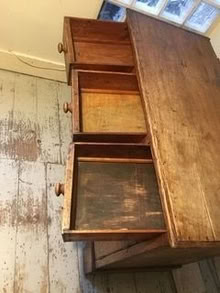 Photo of free Oak sideboard unit with 2 cupboards and 3 drawers. (Sydenham SE23) #4
