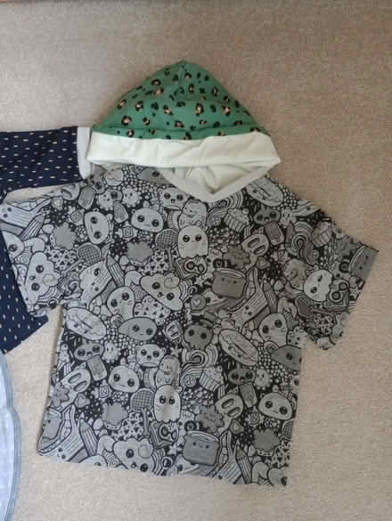 Photo of free Toddler t shirt and hat (Barnard's Green WR14) #1
