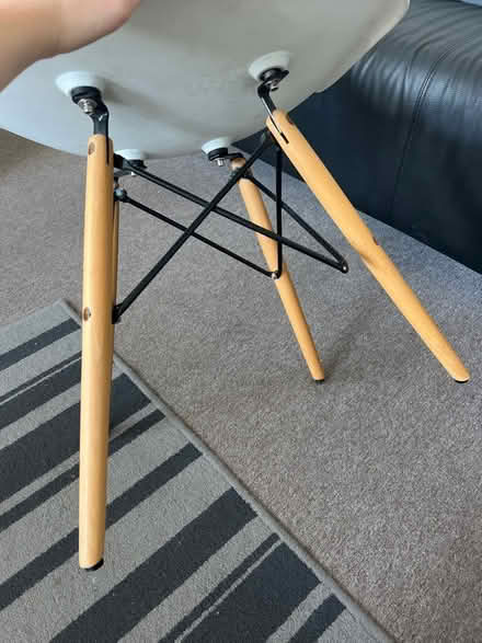 Photo of free White chair with wooden legs (SW12) #2