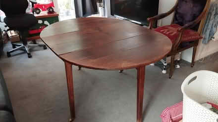 Photo of free Oval dining table (Tw12 1sw) #1