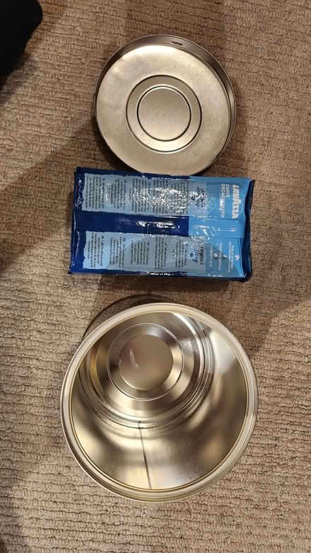 Photo of free 10 Illy metal coffee tins (Raynes Park SW20) #2
