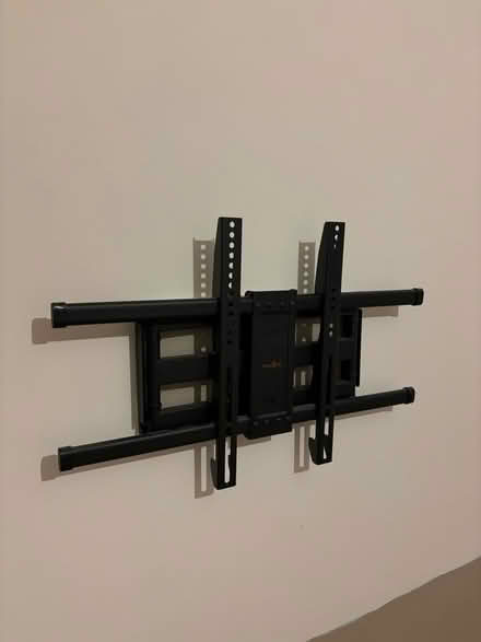 Photo of free Tv wall mount (Surbiton KT6) #1