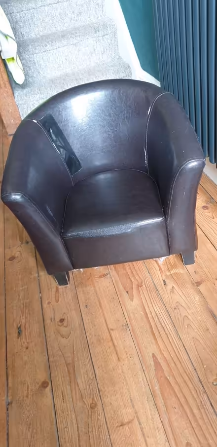 Photo of free Kids vinyl tub seat (Warley HX2) #1
