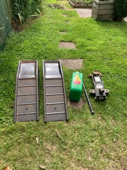 Photo of free Hydraulic jack (HR2) (Herefordshire HR2) #1
