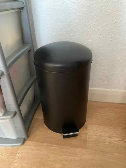 Photo of free Small bin (Dyke road BN1) #1