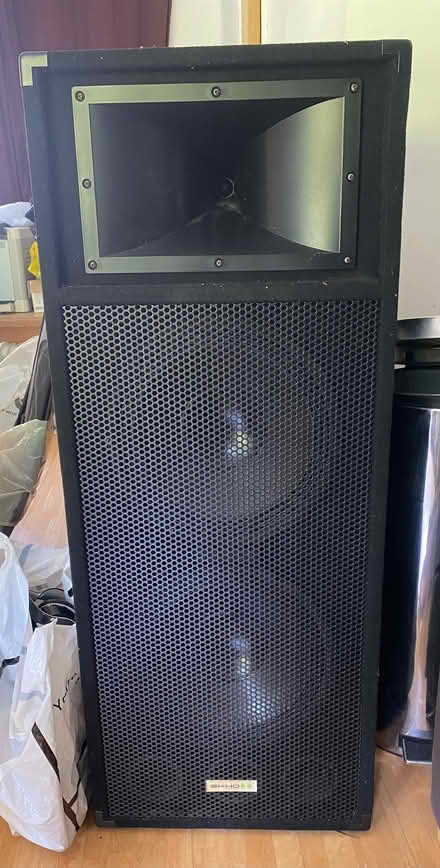 Photo of free 2 large speakers, may not be working (Downend GL6) #1