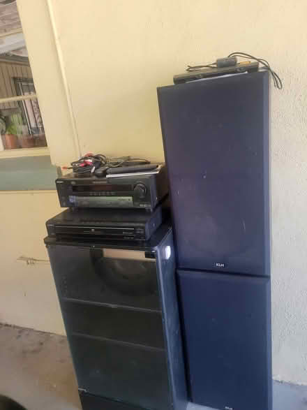 Photo of free Stereo System (speedway & alvernon) #1