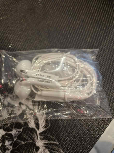 Photo of free Samsung earphones (CW7) #1