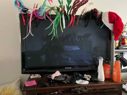 Photo of free flat screen tv/remote (Oceanside) #2