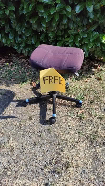 Photo of free Short stool (Victory Heights/LakeCity) #1