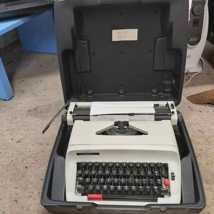 Photo of free Old Hermes ( 308) typewriter (NE39 Victoria Garesfield) #1
