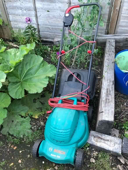 Photo of free Electric lawnmower (Hemel Hempstead HP1) #1