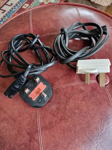 Photo of free figure of 8 power leads (Dunfermline KY12) #1