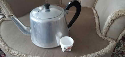 Photo of free Large tea pot (KT6 Surbiton) #1
