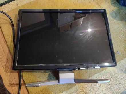 Photo of free Acer computer monitor (LCD / VGA) (Cheddington, LU7) #1