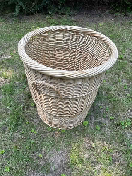 Photo of free Large basket (BR3 Beckenham) #1