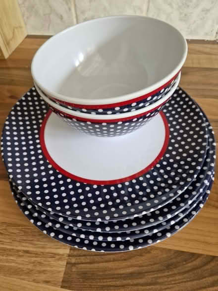 Photo of free 4 Blue and White Plastic Plates & 2 Bowls (Mackworth Estate DE22) #1