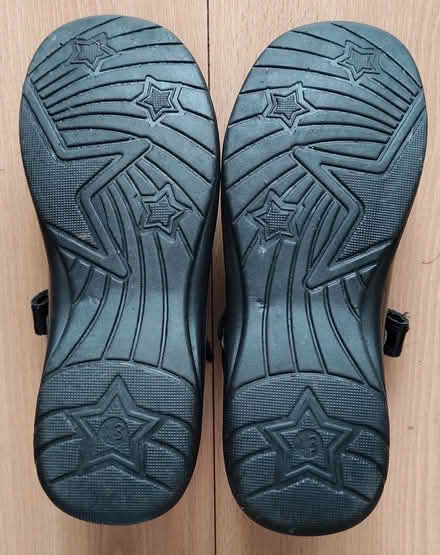 Photo of free girl school shoe (Weeping Cross ST17) #2