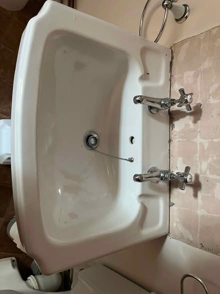 Photo of free Pedestal basin (Williton TA4) #2