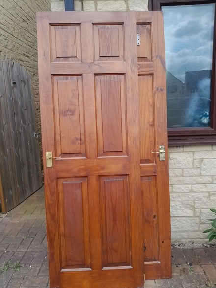 Photo of free 1 x 826mm, 1 x 726mm varnished panelled doors. (Cogges OX28) #1