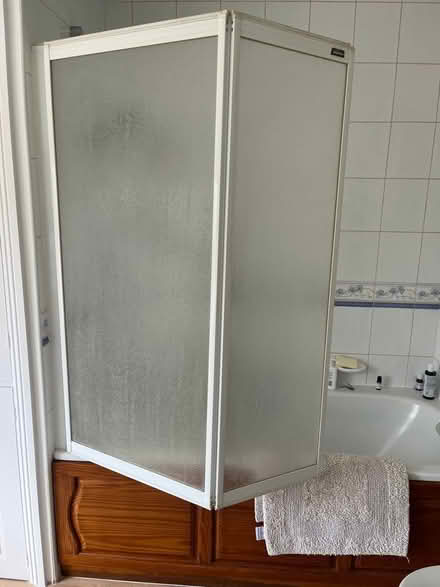 Photo of free Bubble patterned opaque glass in old shower screen (Wokingham RG40) #1