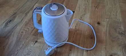 Photo of free used kettle (New Malden KT3) #1