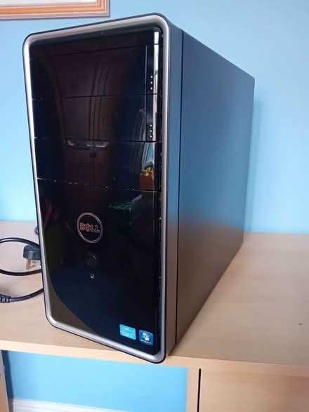 Photo of free Desktop Computer (Easthampstead RG12) #1