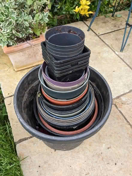 Photo of free Plastic flowerpots (Harringay Ladder N8) #1