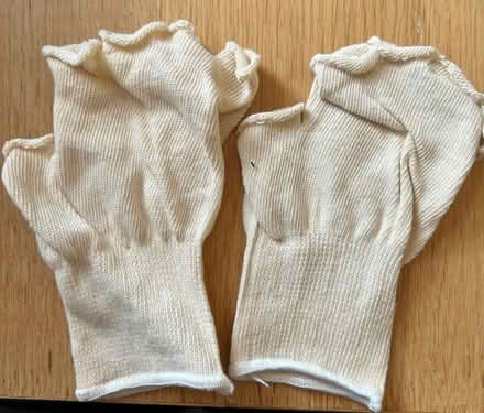 Photo of free Fingerless therapeutic gloves, 10 pairs (Craig-y-don LL30) #1