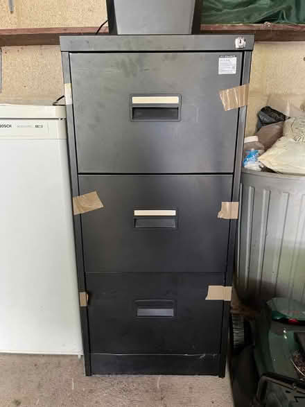 Photo of free filing cabinet (Stroud GL5) #1