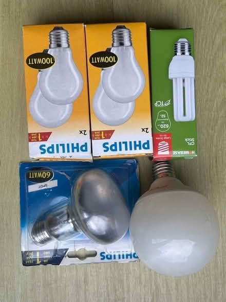 Photo of free Light Bulbs, Wide Screw Fitting (St Stephens AL3) #1