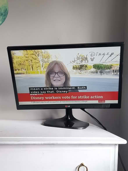 Photo of free 24" Freeview T.V (Otford TN14) #1